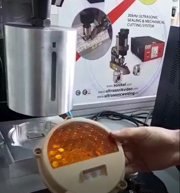 Ultrasonic Welding Machine for Car and Truck Trailer Lamps